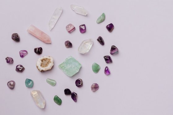 Die heilende Kraft von Edelsteinen und Kristallen: Eine göttliche Energiequelle